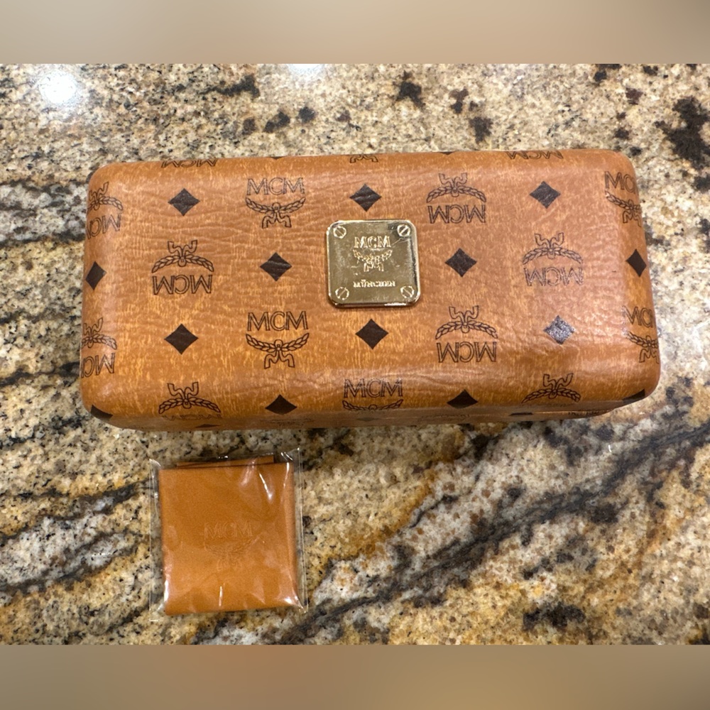 MCM Glasses case with MCM cloth